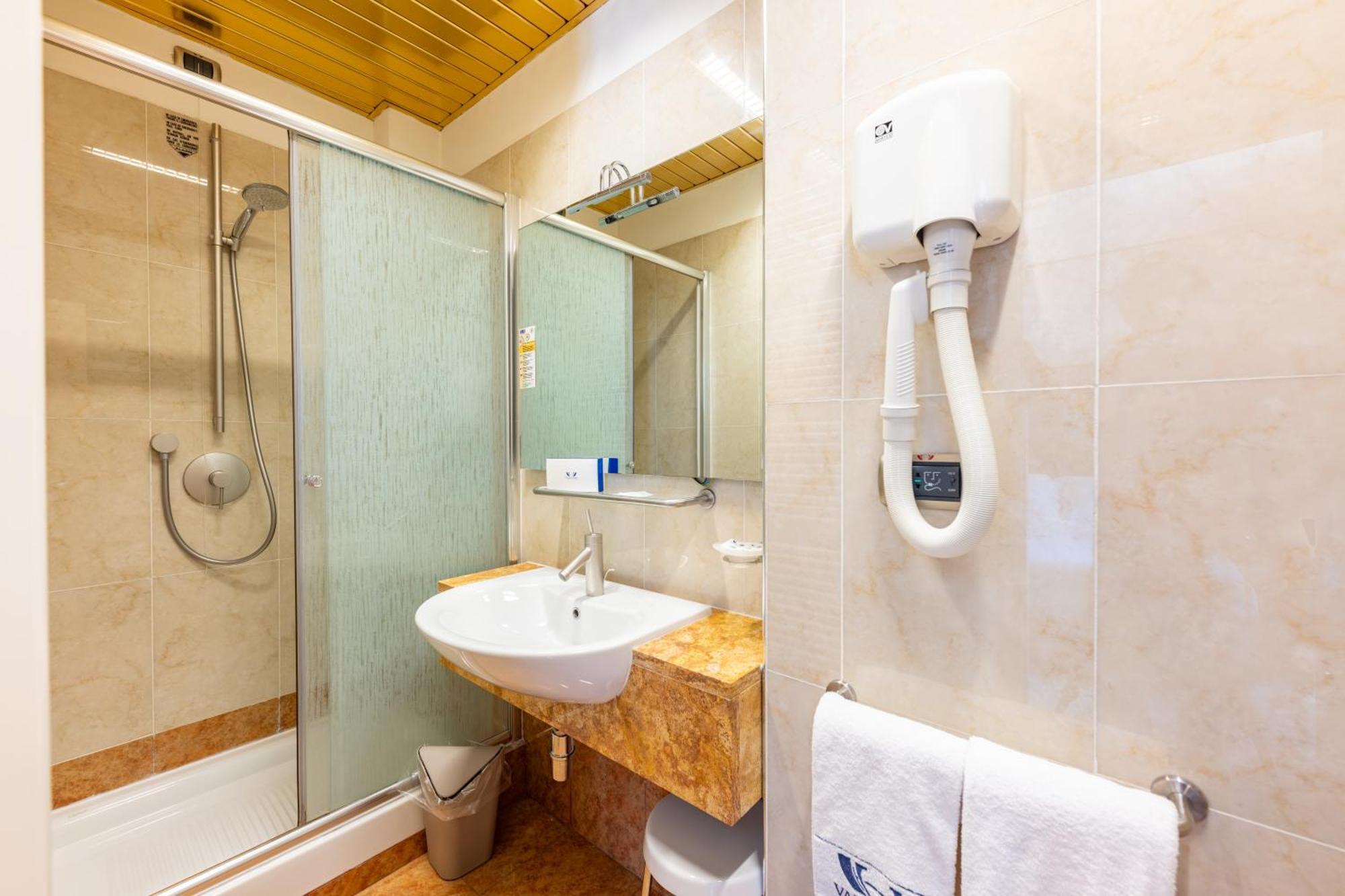 Hotel Valentino Терни Экстерьер фото
