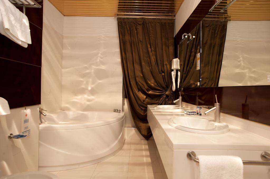 Hotel Valentino Терни Экстерьер фото